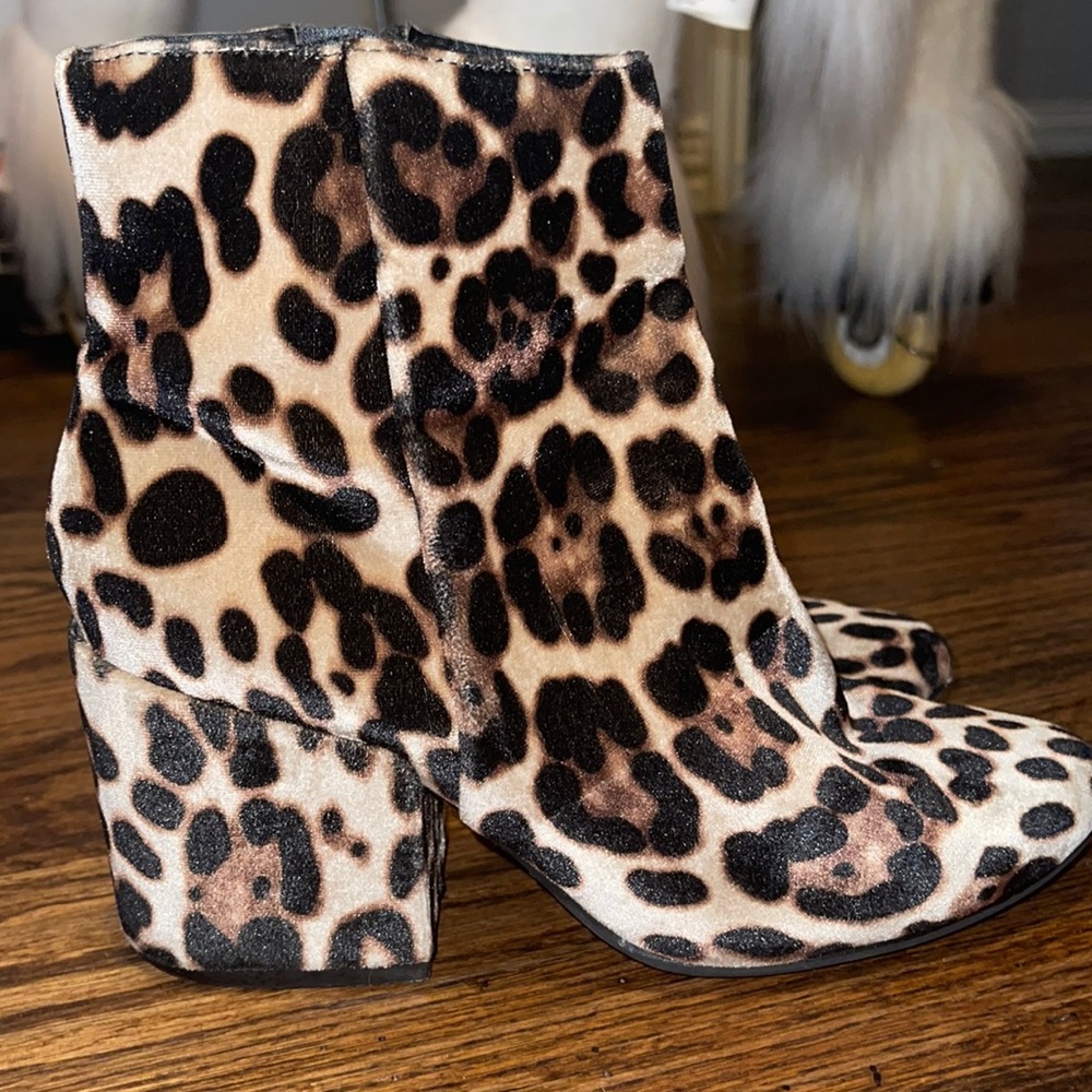 Cheetah/ leopard Steve Madden booties